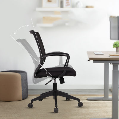 Muebles de oficina de diseño moderno silla giratoria de malla negra con cojín rojo y espalda mariposa