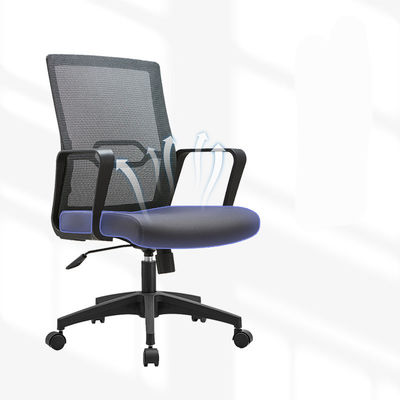 Silla de conferencias confortable con diseño giratorio y soporte lumbar