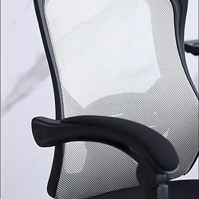 Silla de oficina de malla con respaldo alto y base ajustable