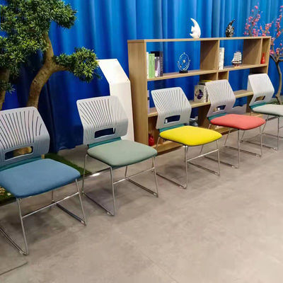 Porosidad de diseño moderno con reposabrazos fijos silla de recepción de conferencias para la comodidad de la oficina del hogar