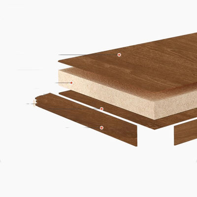 Espacioso gabinete de almacenamiento de madera para certificados y trofeos en la oficina o sala de estar