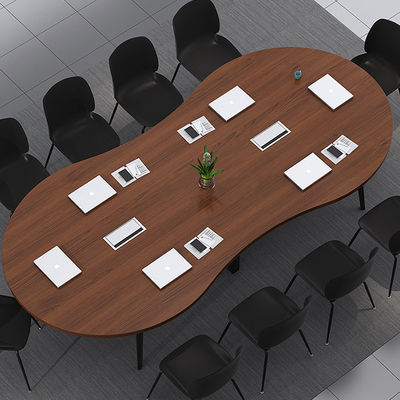 Moderno conjunto de mesa y silla de formación para negociaciones productivas en salas de conferencias
