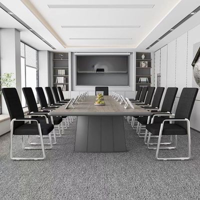 Silla de computadora de oficina con estilo para comodidades sedentarias y maletas fijas