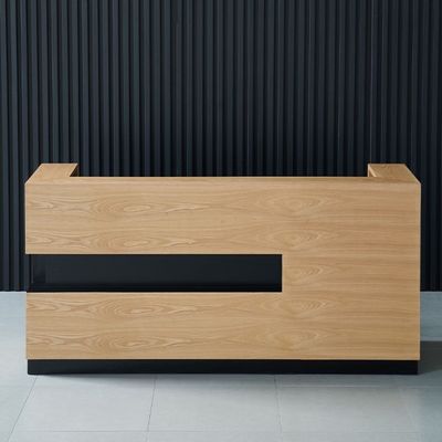 Mesa de recepción de la esquina de madera maciza para la tienda de ropa del hotel y la mesa de recepción de la empresa