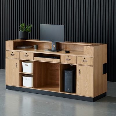 Mesa de recepción de la esquina de madera maciza para la tienda de ropa del hotel y la mesa de recepción de la empresa