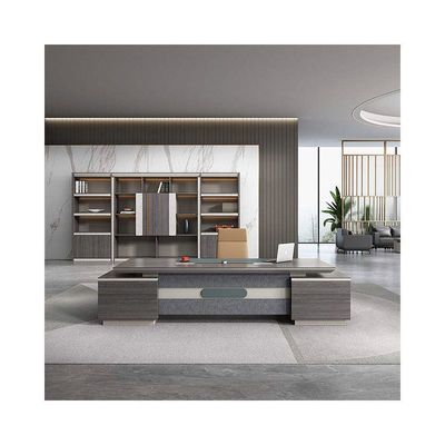 Muebles de oficina con gabinetes laterales y en forma de L.