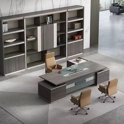 Muebles de oficina con gabinetes laterales y en forma de L.