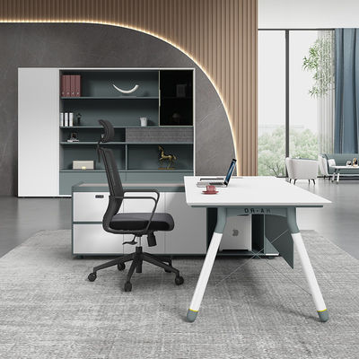 Escritorio ejecutivo moderno en forma de L Mesa de oficina de madera para el director ejecutivo en colores personalizados