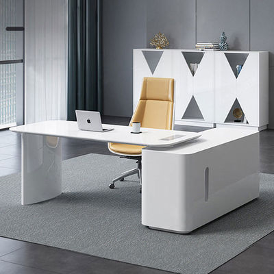 Diseño de MDF material de barniz de horneado en forma de L Escritorio ejecutivo para la oficina y la silla del CEO