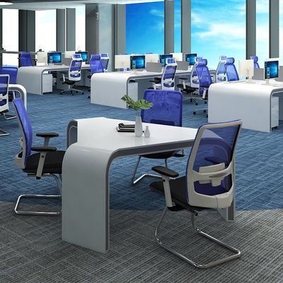 ODM Triángulo de oficina moderno Combinación de escritorio y silla Mesa de conferencias de sala de exposición pequeña