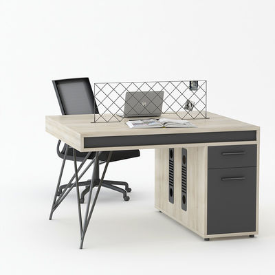 Muebles de oficina simples y modernos Combinación de mesa y silla para estaciones de trabajo abiertas del personal