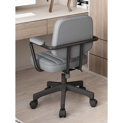 Silla de PC de estudio en casa de acabado marrón para sentarse cómodamente y ergonómicamente con los niños