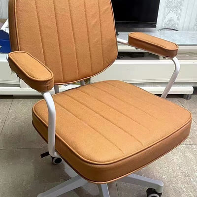 Silla de PC de estudio en casa de acabado marrón para sentarse cómodamente y ergonómicamente con los niños