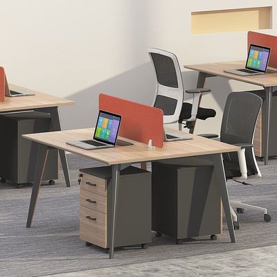 Combinación de muebles de oficina extensibles para cuatro posiciones artificiales en diseño moderno
