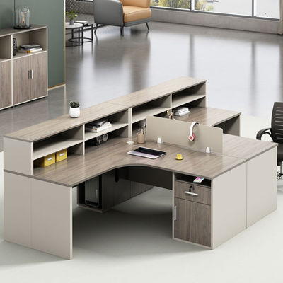 Sistema de escritorio modular para 4 personas Muebles de oficina personalizables en diseño moderno