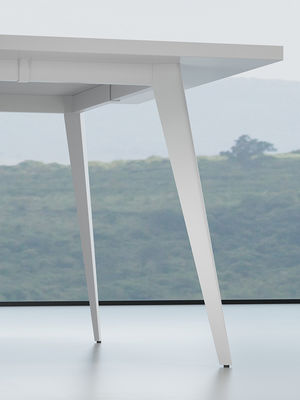 Mesa de conferencias blanca moderna para entrenamiento de oficina y negociación en el centro comercial