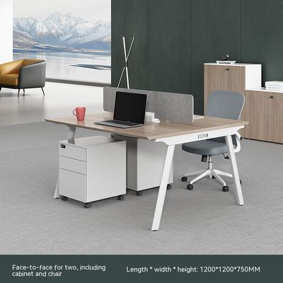 Muebles de oficina modernos Panel de MDF Mesa y sillas de oficina para el escritorio del personal