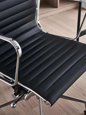 Silla de oficina ejecutiva ajustable en altura con ruedas giratorias y cuero sintético PU