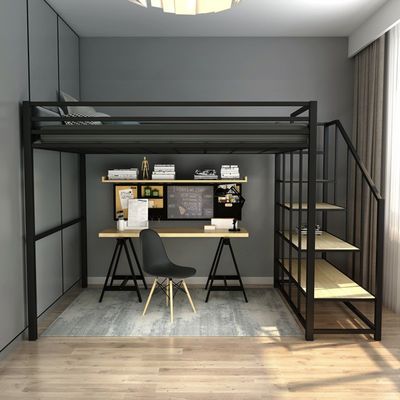 Escaleras de barandilla cama doble con marco metálico y gabinete de cama del hotel Space Capsule