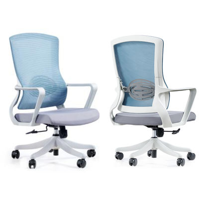 Silla de oficina reclinada de aluminio ergonómica personalizada con reposapiés para estilo contemporáneo