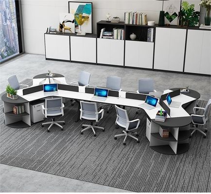 3/6 Persona Estación de trabajo Muebles de oficina modernos simples con silla de escritorio y pantallas