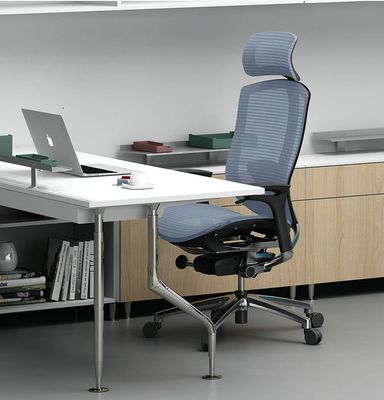 Silla de oficina ergonómica de espalda de malla con marco de aluminio y asiento cómodo