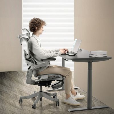 Silla de oficina giratoria de jefe personalizada con reposapiés ajustable y reposabrazos de metal de aluminio